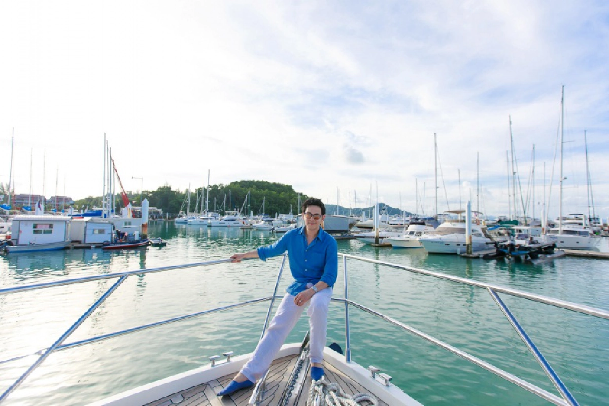 "ฟลุค&ลี" เฮต้อนรับเบบี๋ ล่องเรือยอร์ชหรู 64 ล้าน