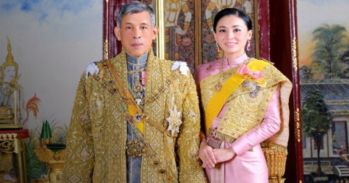 "ในหลวง-ราชินี" เสด็จฯเปิดรถไฟฟ้ามหานครสาย "เฉลิมรัชมงคล" 