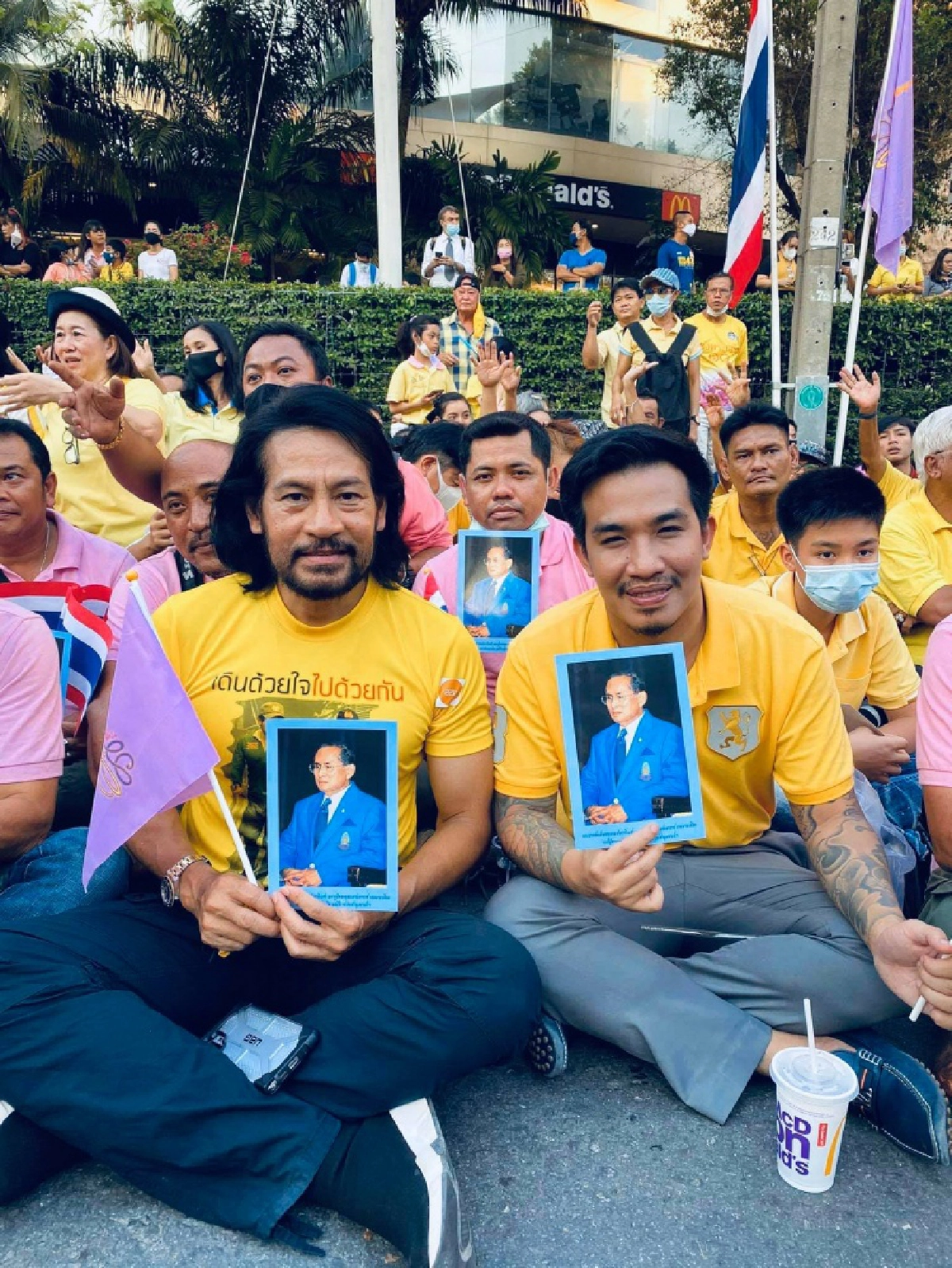 "เสี่ยโป้" โพสต์ เกิดเป็นคนไทย หากินบนแผ่นดินไทย ไม่เนรคุณแผ่นดิน
