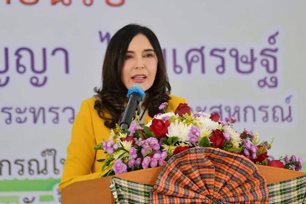 "มนัญญา"รมช.เกษตรฯ มอบถุงยังชีพช่วยน้ำท่วมโคราช 