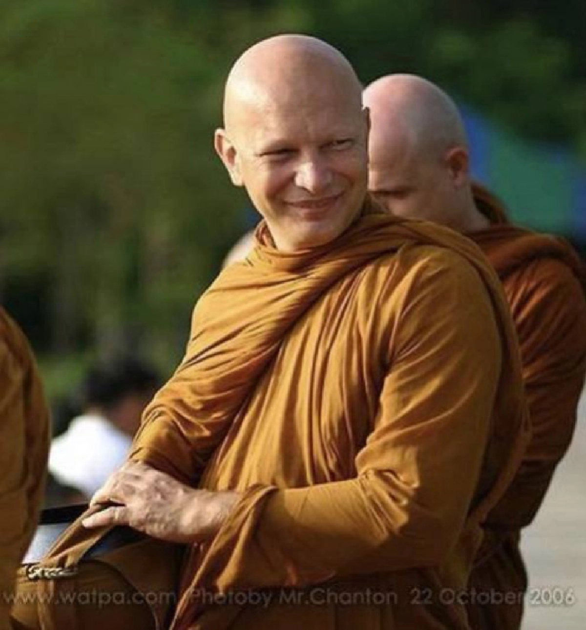 โปรดเกล้าฯ พระราชทานสมณศักดิ์ "หลวงปู่สุเมโธ-พระฟิลลิป"