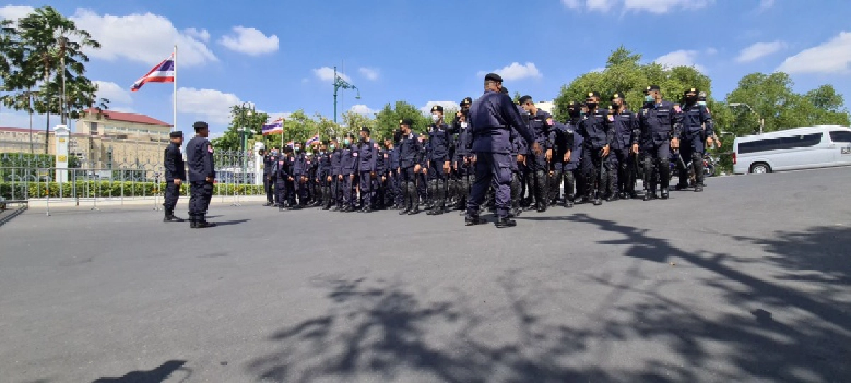 ตำรวจตรึงกำลังทำเนียบฯรับมือม็อบไล่รัฐบาล