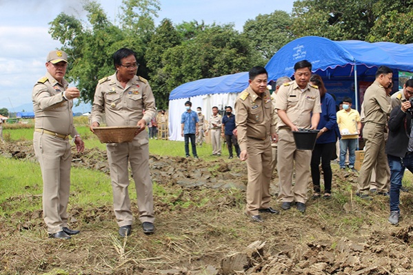 "รมช.ธรรมนัส" เปิดกิจกรรม Kick off สานพลังเครือข่ายเกษตรกรปลอดการเผา "ร่วมใจไม่เผาฟาง สร้างเกษตรยั่งยืน"