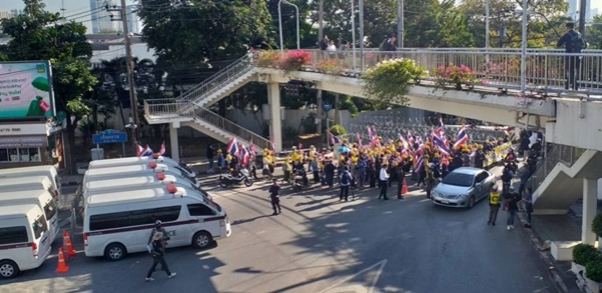 ประมวลภาพคลิปบรรยากาศการชุมนุมที่รัฐสภา จับตาการพิจารณารับร่างแก้ไขเพิ่มเติมรัฐธรรมนูญ