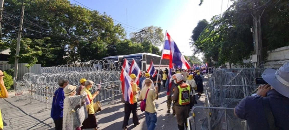 ประมวลภาพคลิปบรรยากาศการชุมนุมที่รัฐสภา จับตาการพิจารณารับร่างแก้ไขเพิ่มเติมรัฐธรรมนูญ