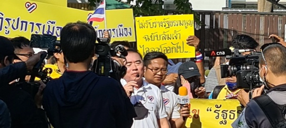 ประมวลภาพคลิปบรรยากาศการชุมนุมที่รัฐสภา จับตาการพิจารณารับร่างแก้ไขเพิ่มเติมรัฐธรรมนูญ