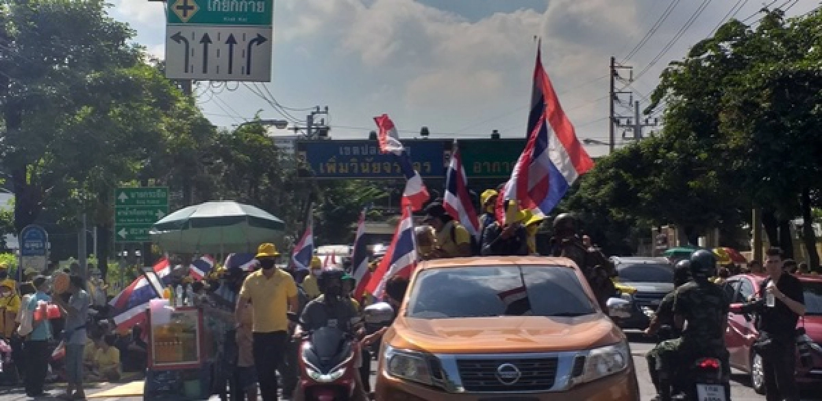 ประมวลภาพคลิปบรรยากาศการชุมนุมที่รัฐสภา จับตาการพิจารณารับร่างแก้ไขเพิ่มเติมรัฐธรรมนูญ