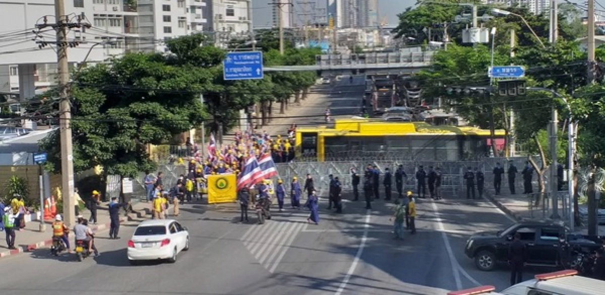 ประมวลภาพคลิปบรรยากาศการชุมนุมที่รัฐสภา จับตาการพิจารณารับร่างแก้ไขเพิ่มเติมรัฐธรรมนูญ