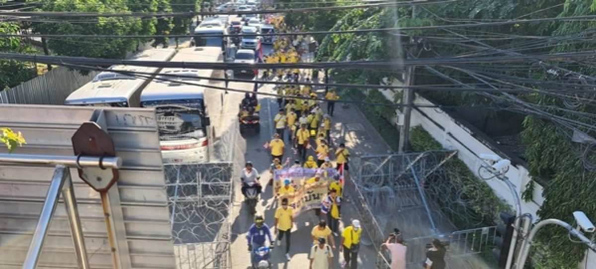 ประมวลภาพคลิปบรรยากาศการชุมนุมที่รัฐสภา จับตาการพิจารณารับร่างแก้ไขเพิ่มเติมรัฐธรรมนูญ