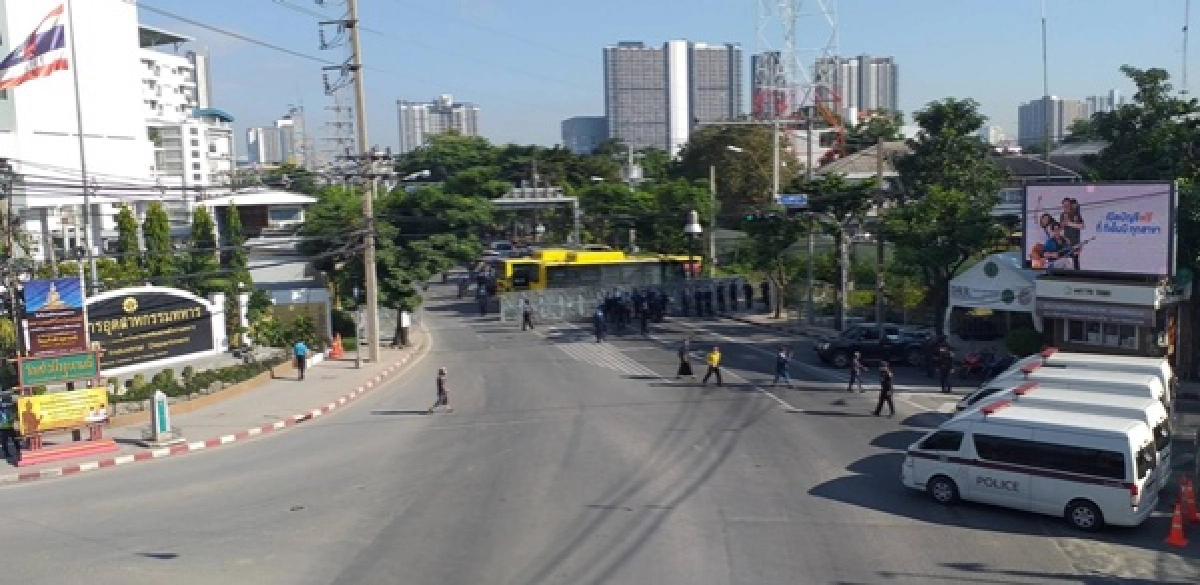 ประมวลภาพคลิปบรรยากาศการชุมนุมที่รัฐสภา จับตาการพิจารณารับร่างแก้ไขเพิ่มเติมรัฐธรรมนูญ