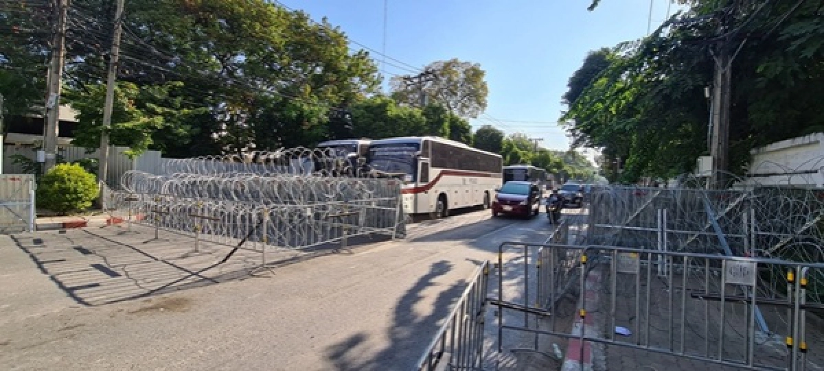 ประมวลภาพคลิปบรรยากาศการชุมนุมที่รัฐสภา จับตาการพิจารณารับร่างแก้ไขเพิ่มเติมรัฐธรรมนูญ