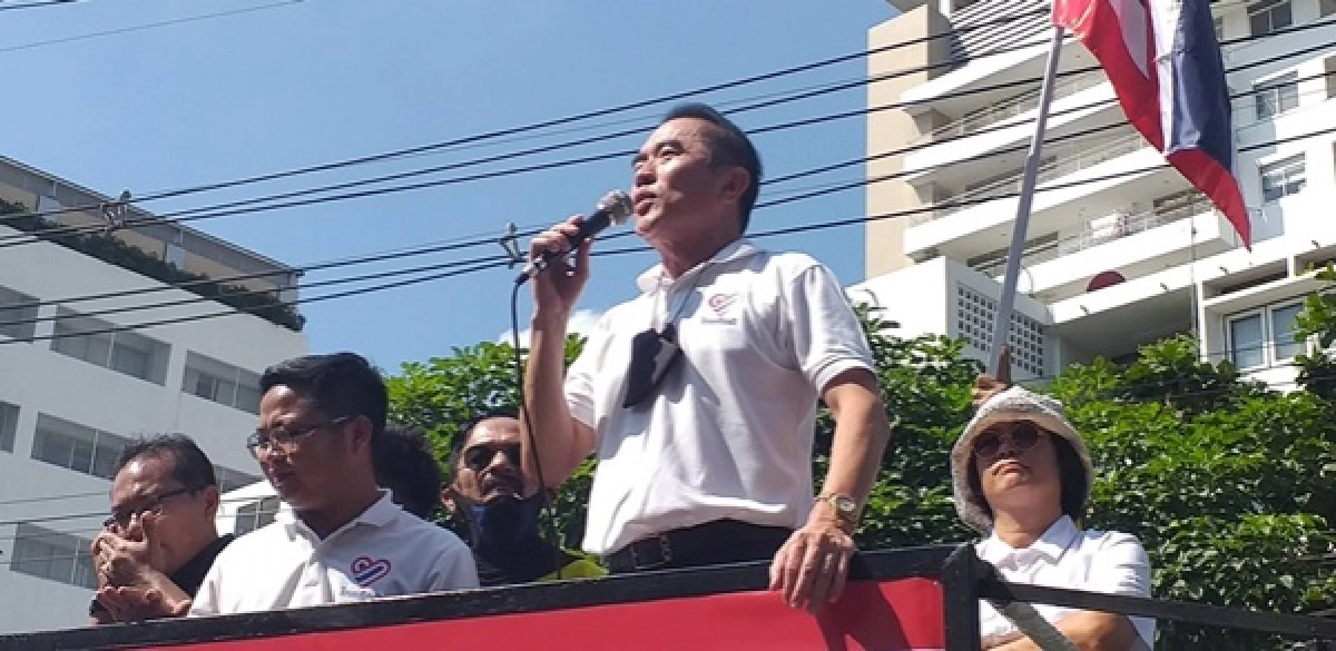 ประมวลภาพคลิปบรรยากาศการชุมนุมที่รัฐสภา จับตาการพิจารณารับร่างแก้ไขเพิ่มเติมรัฐธรรมนูญ