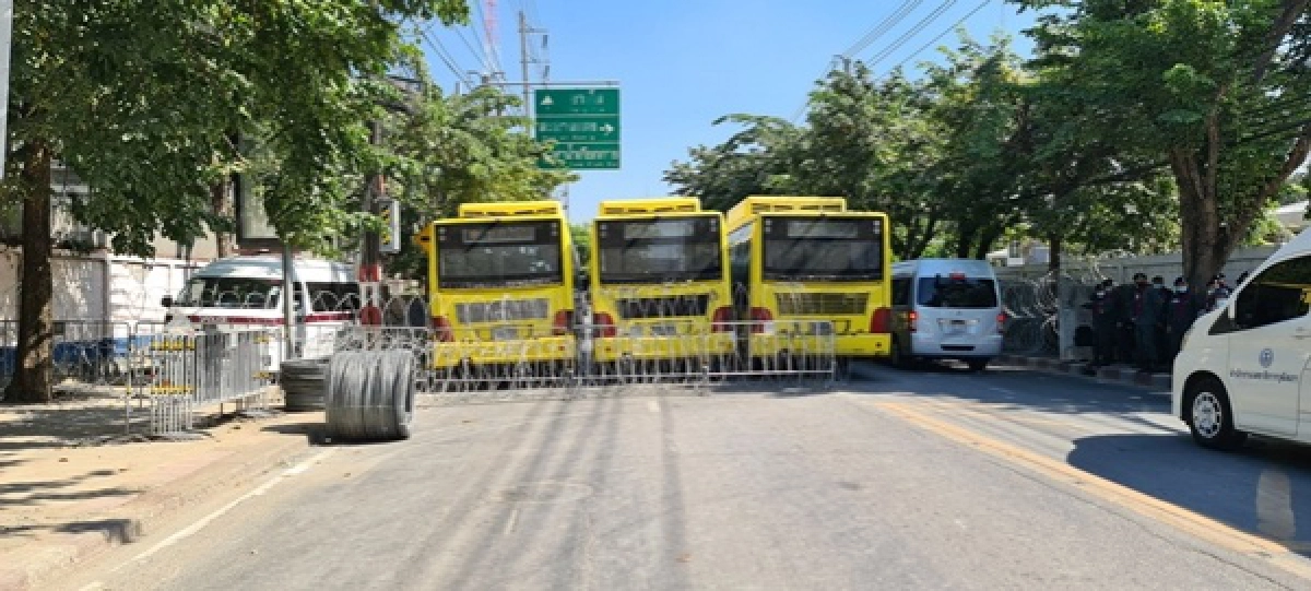 ประมวลภาพคลิปบรรยากาศการชุมนุมที่รัฐสภา จับตาการพิจารณารับร่างแก้ไขเพิ่มเติมรัฐธรรมนูญ
