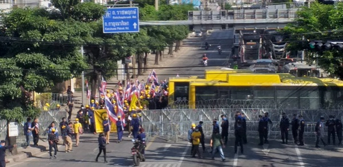 ประมวลภาพคลิปบรรยากาศการชุมนุมที่รัฐสภา จับตาการพิจารณารับร่างแก้ไขเพิ่มเติมรัฐธรรมนูญ
