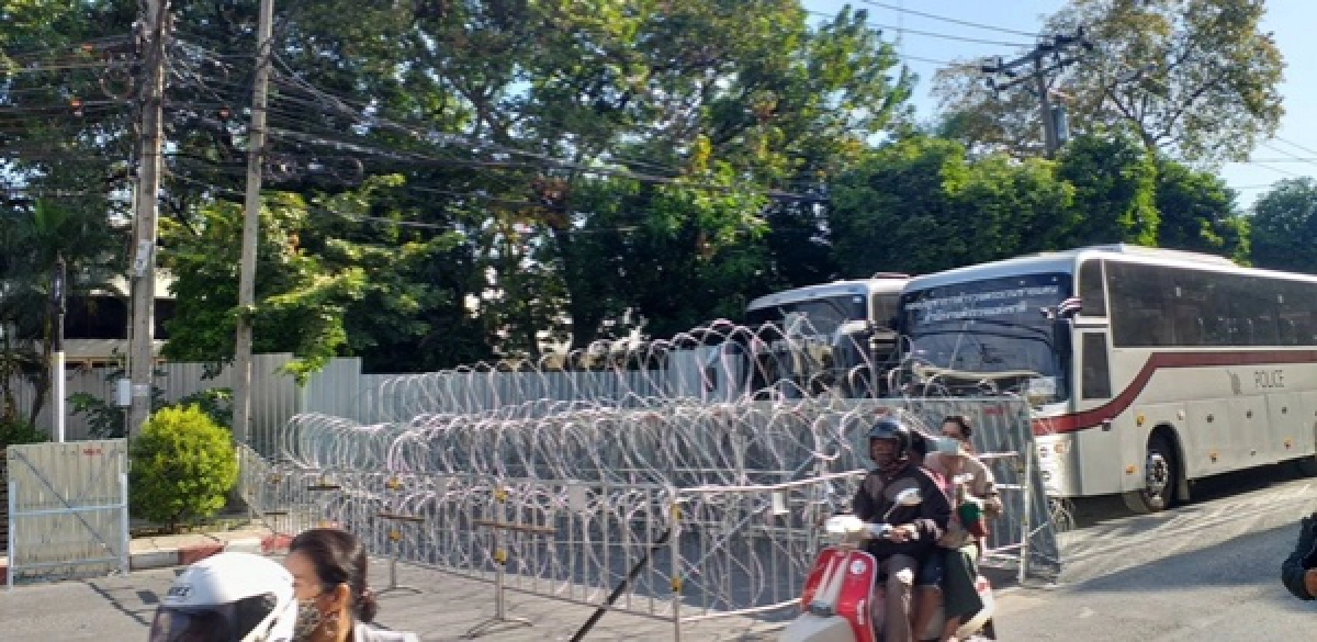 ประมวลภาพคลิปบรรยากาศการชุมนุมที่รัฐสภา จับตาการพิจารณารับร่างแก้ไขเพิ่มเติมรัฐธรรมนูญ