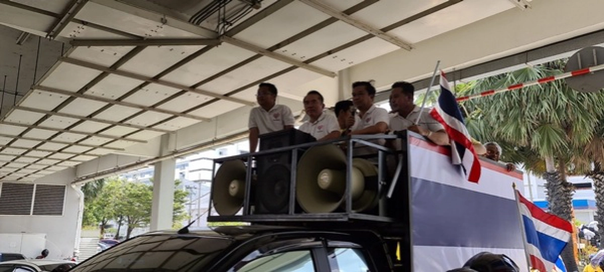 ประมวลภาพคลิปบรรยากาศการชุมนุมที่รัฐสภา จับตาการพิจารณารับร่างแก้ไขเพิ่มเติมรัฐธรรมนูญ
