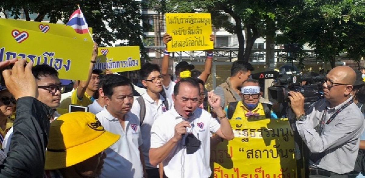 ประมวลภาพคลิปบรรยากาศการชุมนุมที่รัฐสภา จับตาการพิจารณารับร่างแก้ไขเพิ่มเติมรัฐธรรมนูญ