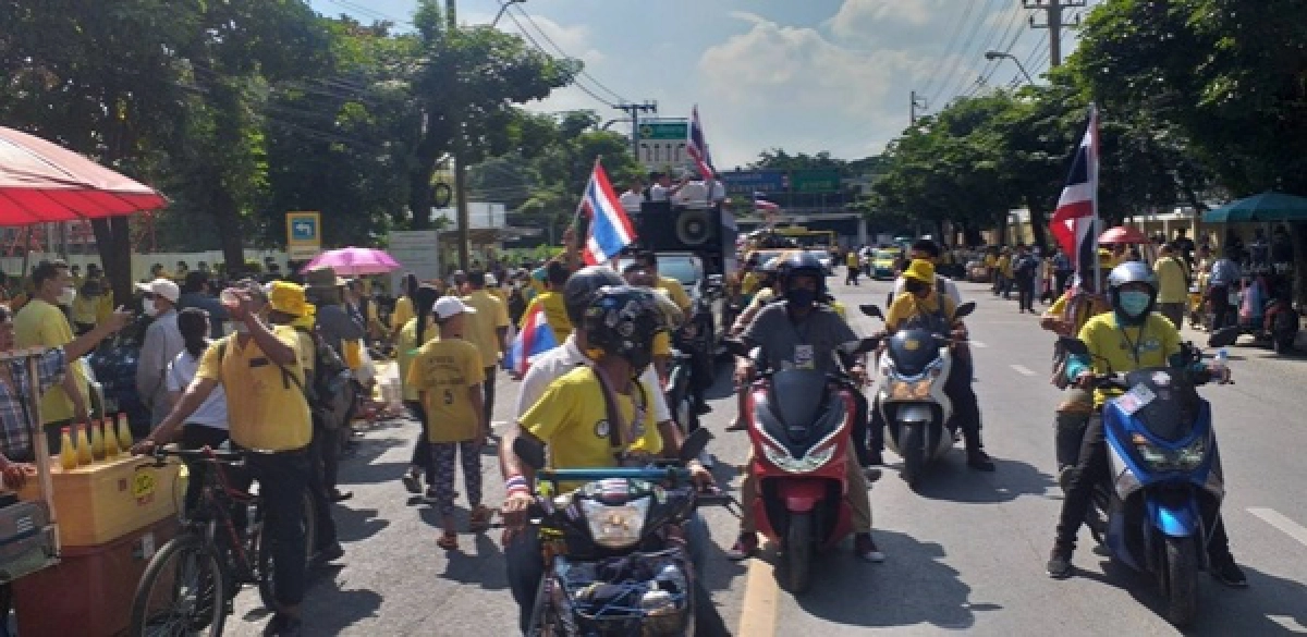 ประมวลภาพคลิปบรรยากาศการชุมนุมที่รัฐสภา จับตาการพิจารณารับร่างแก้ไขเพิ่มเติมรัฐธรรมนูญ