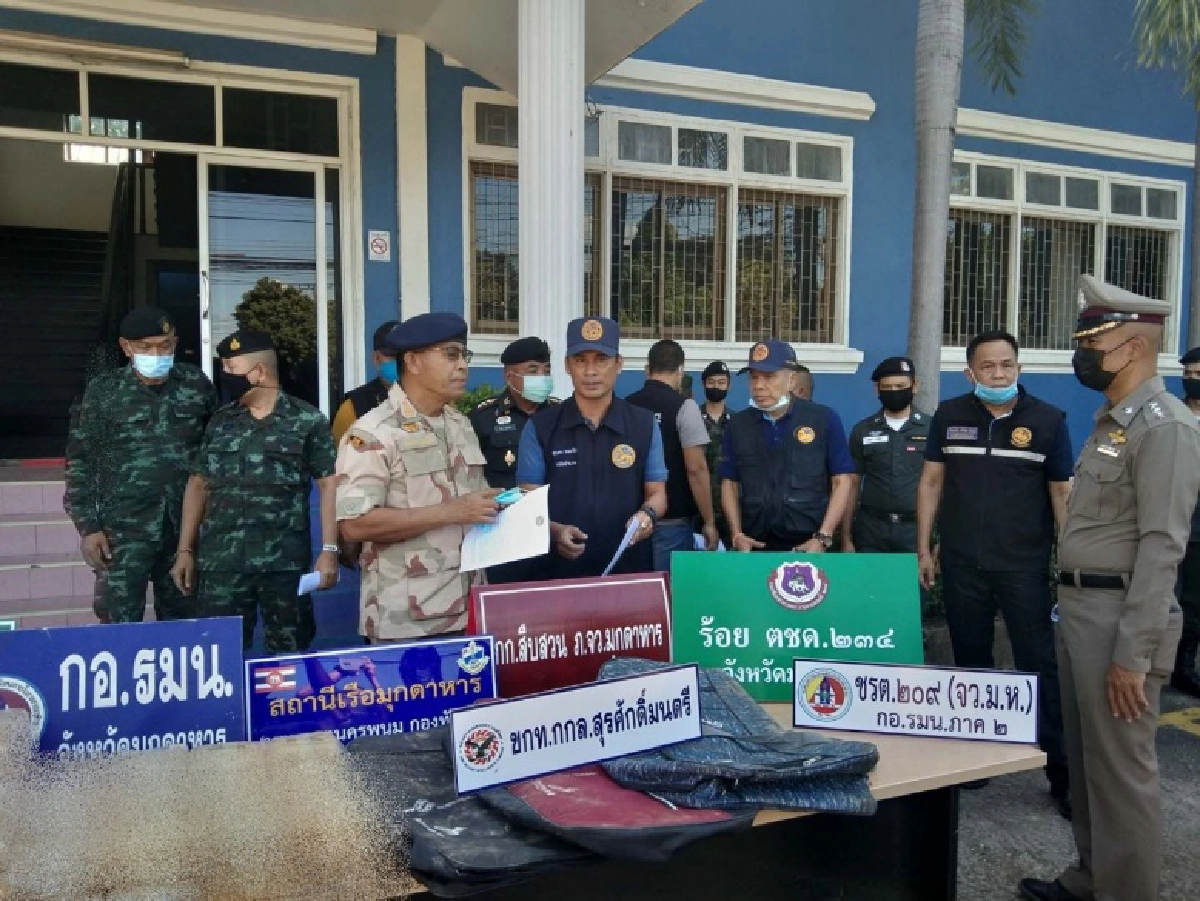 รองผู้ว่าฯ มุกดาหาร แถลงตรวจยึดยาเสพติดกว่าครึ่งล้านเม็ด ลอบขนจากประเทศเพื่อนบ้าน