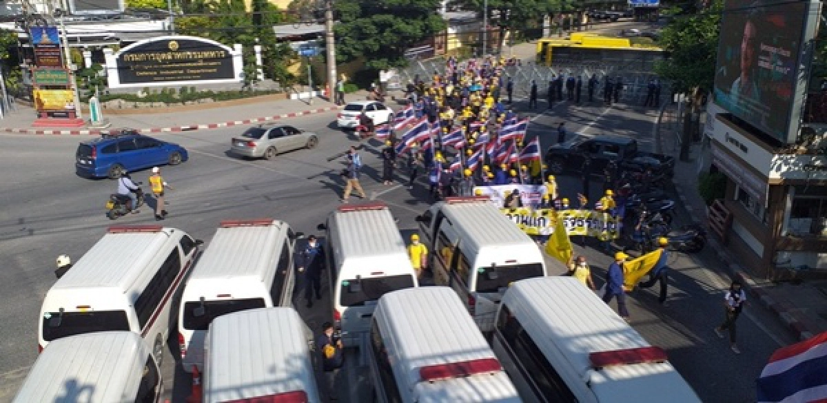 ประมวลภาพคลิปบรรยากาศการชุมนุมที่รัฐสภา จับตาการพิจารณารับร่างแก้ไขเพิ่มเติมรัฐธรรมนูญ