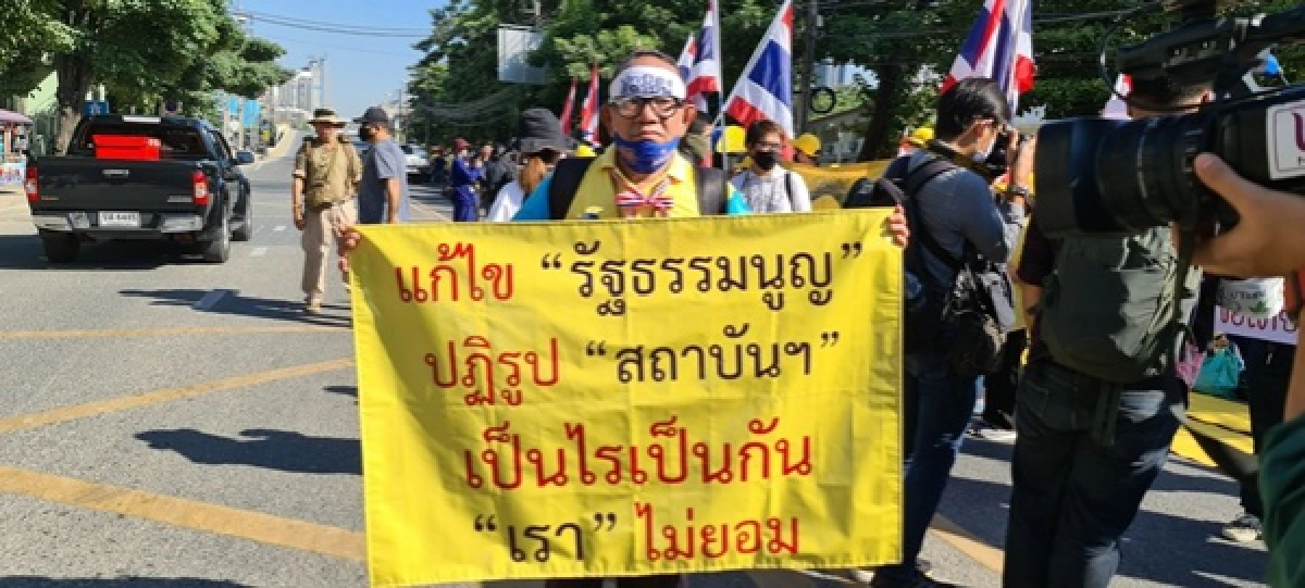 ประมวลภาพคลิปบรรยากาศการชุมนุมที่รัฐสภา จับตาการพิจารณารับร่างแก้ไขเพิ่มเติมรัฐธรรมนูญ