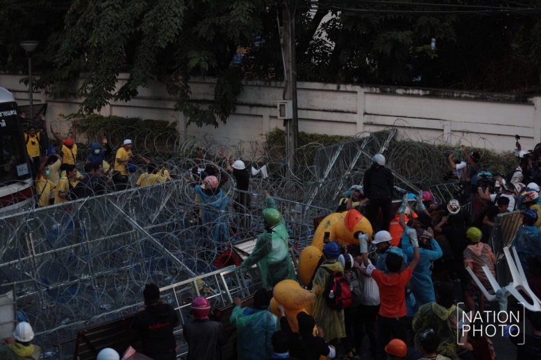 มาอีกแล้ว "ตัวละครลับ" ได้กลิ่นอนาธิปไตย