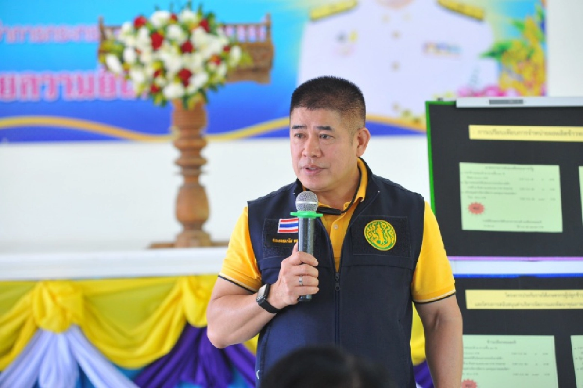 "ร.อ.ธรรมนัส"ลงพื้นที่ดูงาน-พบปะเกษตรกรหลายแห่ง จ.พะเยา  