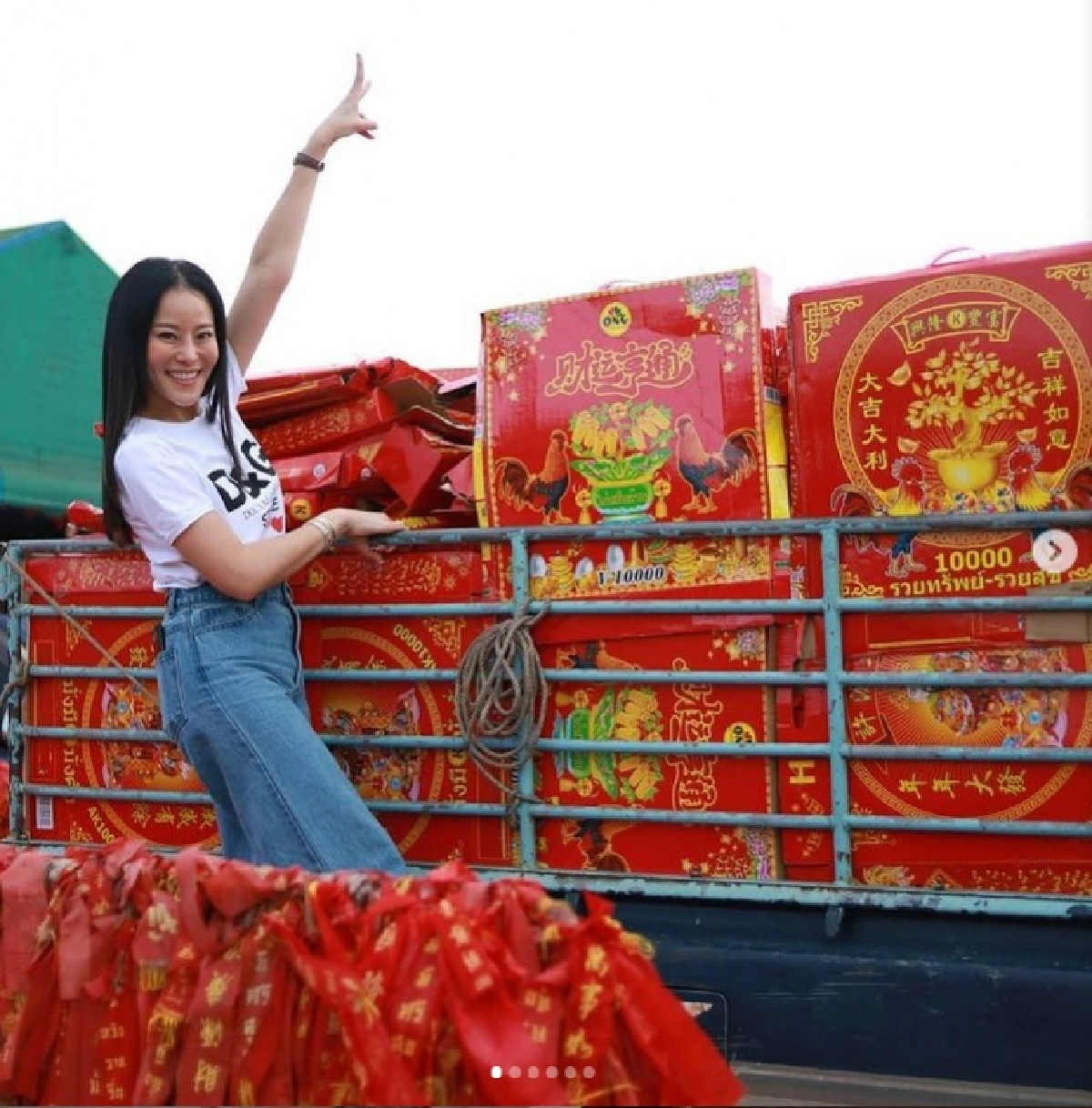 มดดำ เตือนสติหนิง หลังซื้อประทัดถวายไอ้ไข่เต็มคันรถ