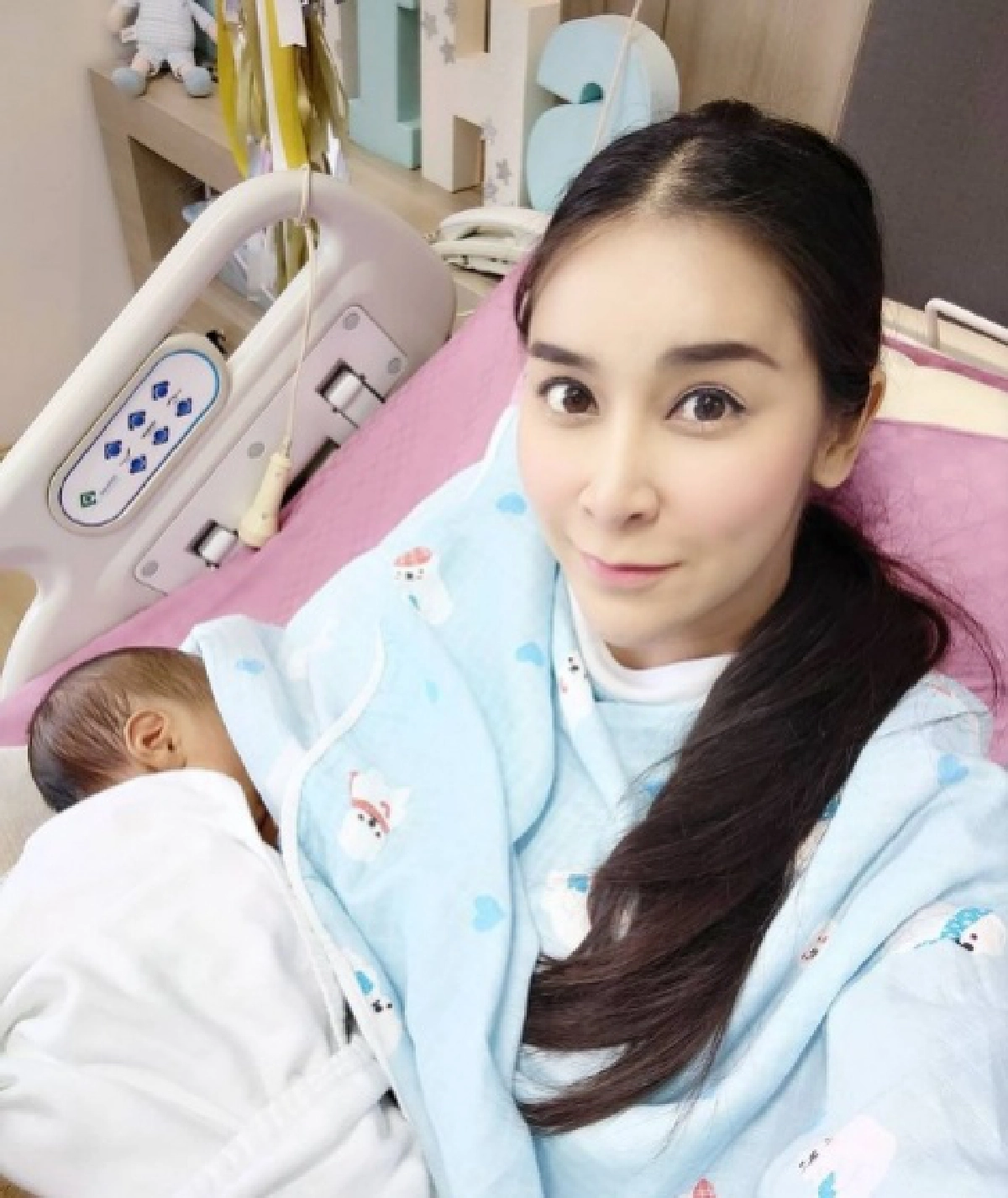"ใหม่ สุคนธวา" มอบของขวัญสุดพิเศษให้กับพ่อ ในวันเกิดตัวเอง