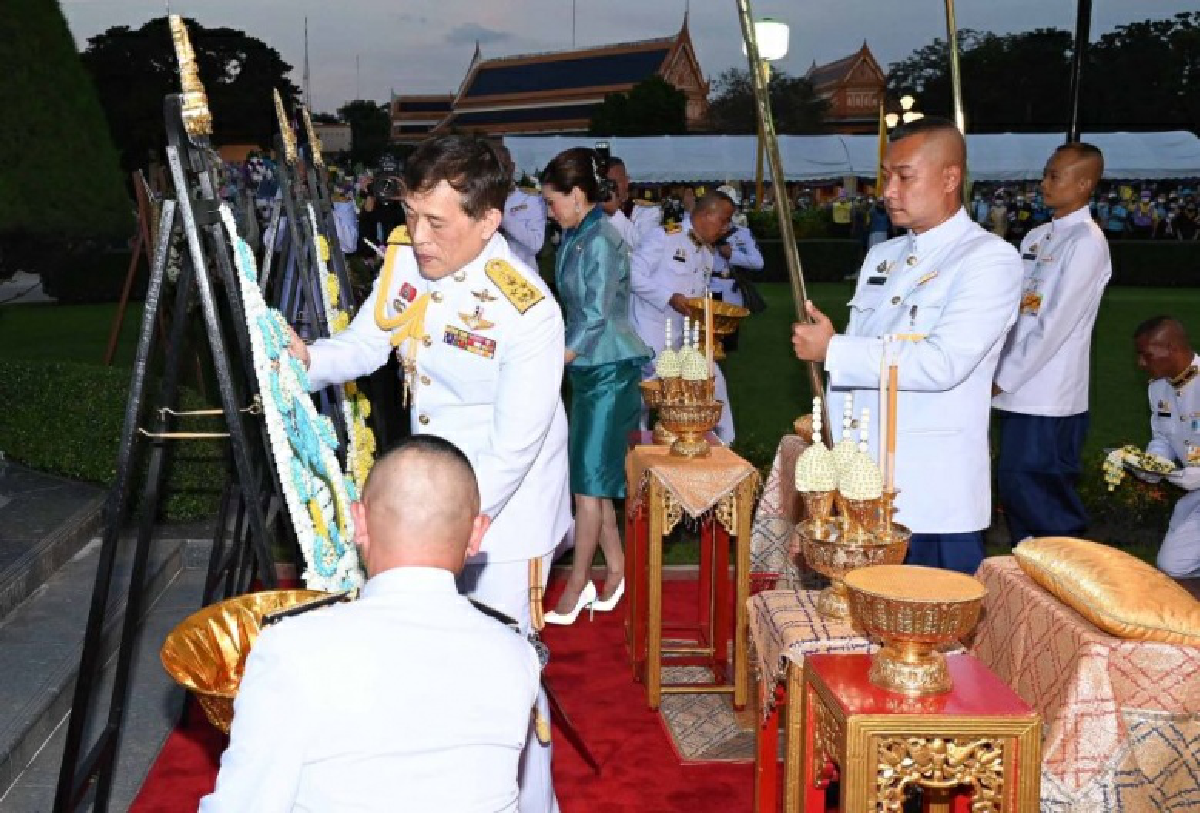 \'ในหลวง-พระราชินี\' ทรงบำเพ็ญพระราชกุศลเนื่องในโอกาสวันคล้ายวันสวรรคต ร.6