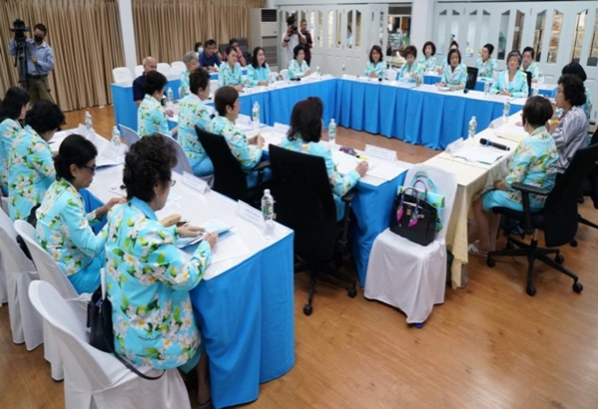   สภาสตรีแห่งชาติฯ แถลงข่าว จัดบูธต้นไม้ของพ่อ "พาพ่อใส่ผ้าไทย ได้รางวัล"
