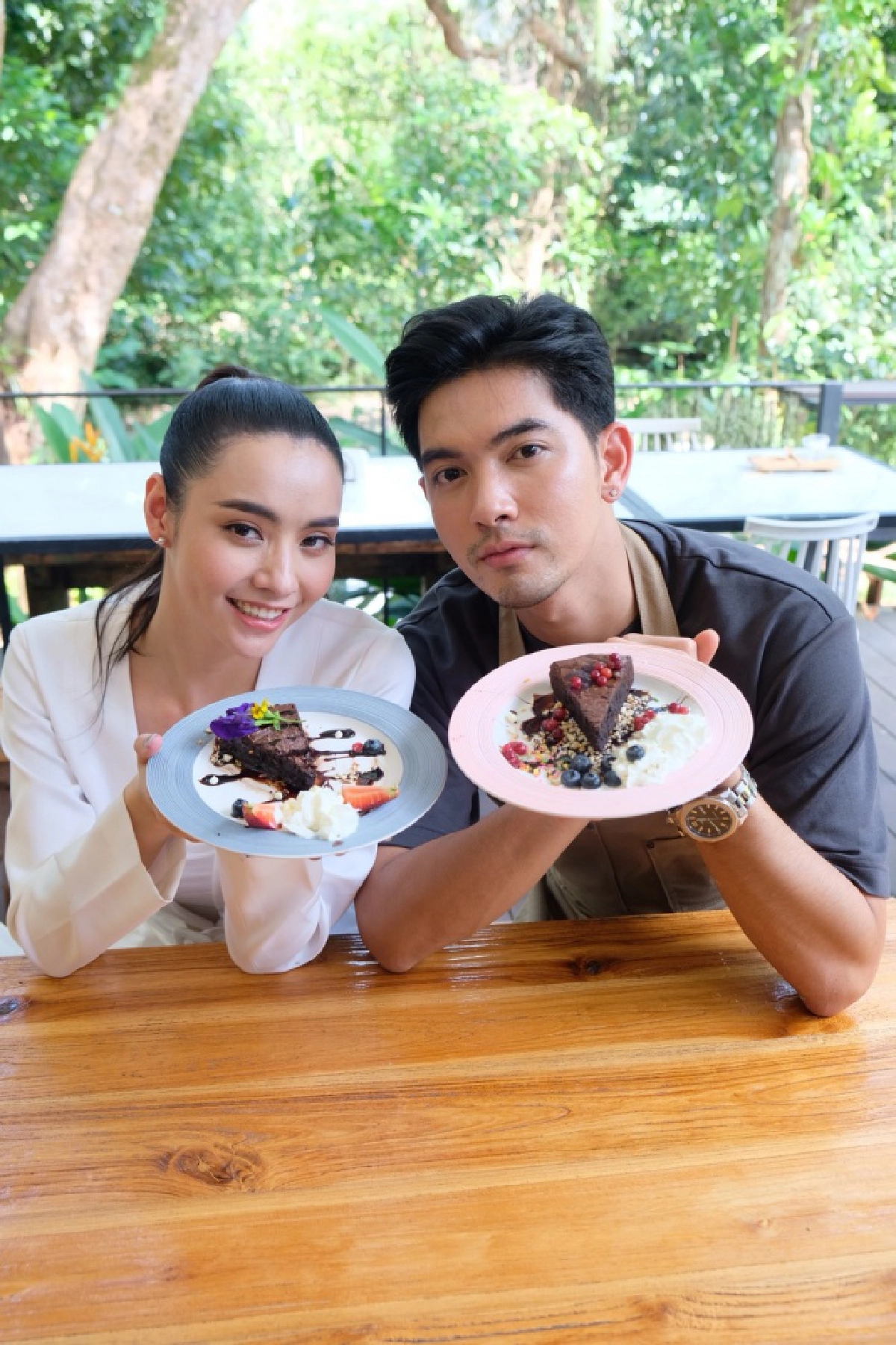 "มุกดา" เป็นไกด์พา "เข้ม หัสวีร์" ทัวร์บ้านเกิด