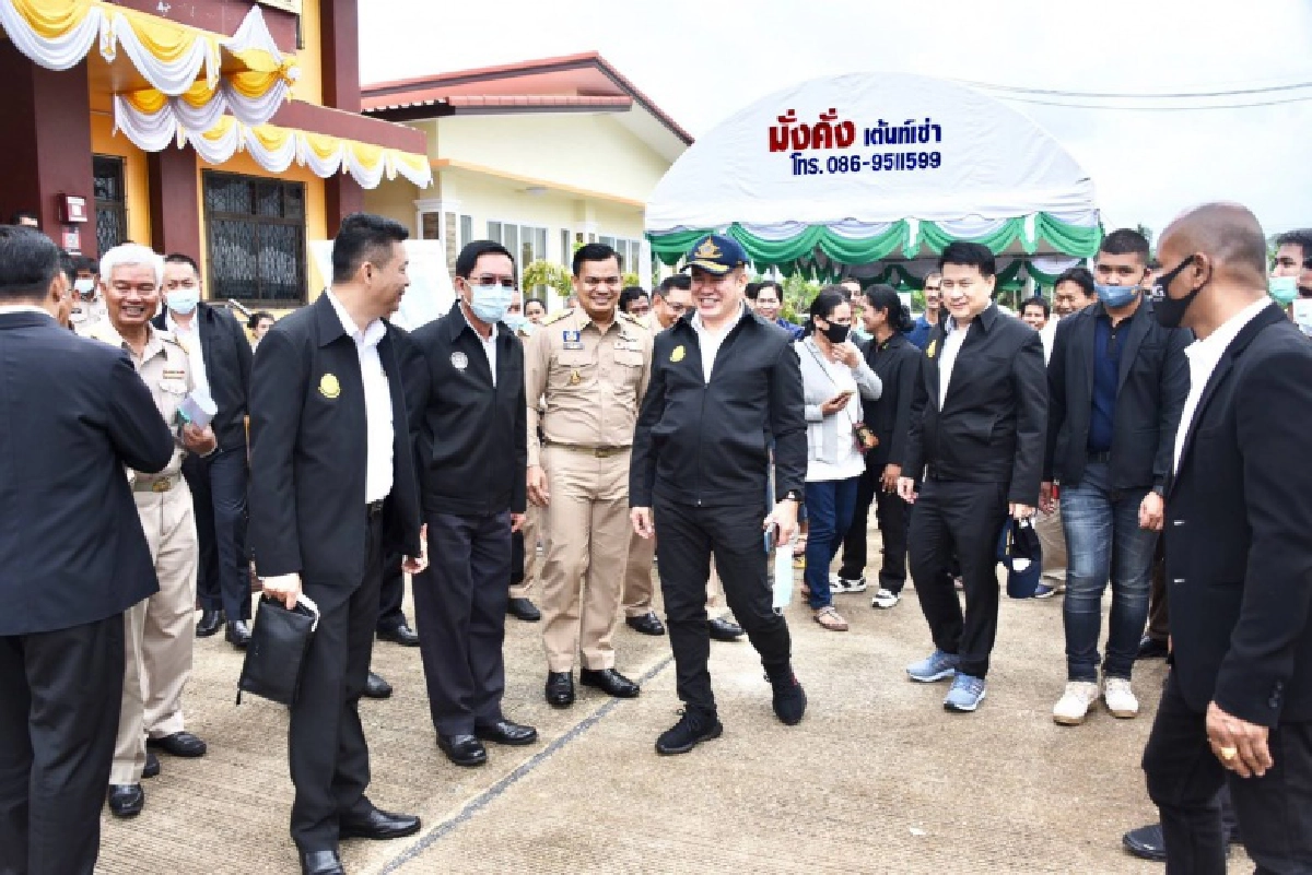 ร้อยเอกธรรมนัส รมช.เกษตรฯ ลงพื้นที่แก้ปัญหาความเดือดร้อนประชาชน  3 จังหวัดใต้