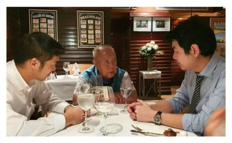 "แรมโบ้"จี้ "ธนาธร " "ปิยบุตร"และ "เพนกวิน"แจงภาพถ่ายสุมหัววางแผนร่วม "ส.ศิวรักษ์"เพื่อล้มล้างสถาบันร่วมกันใช่หรือไม่