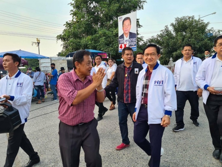 ศึกบางระจัน "สมชาย" มาแล้ว สนามเล็กคนใหญ่