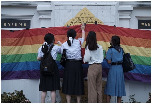 เปิดใจรับฟัง หาความต่าง '135 ปี' เครื่องแบบนักเรียนไทย