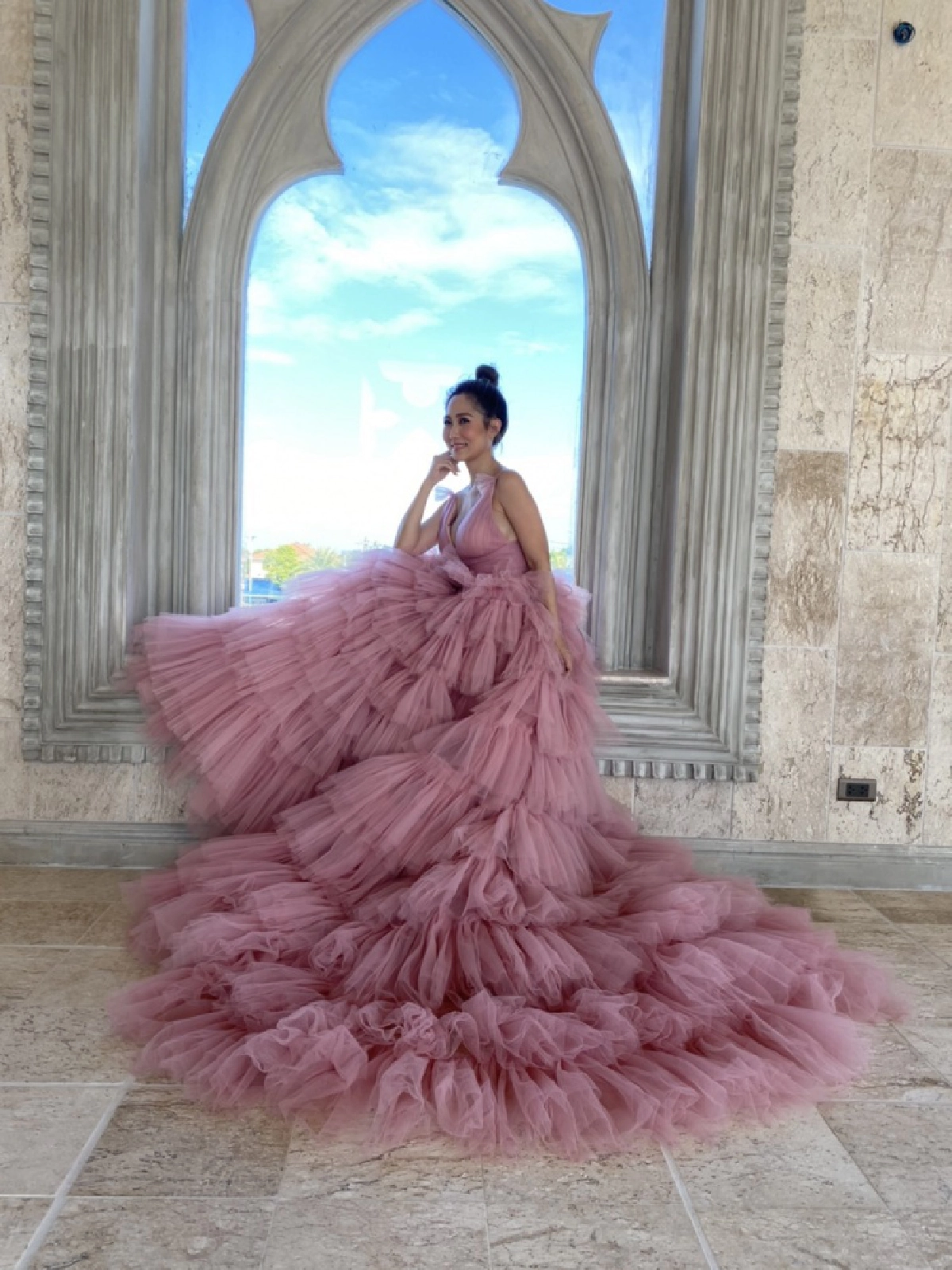 สวยสะกด "ไฮโซน้ำหวาน" ในชุดสีชมพูฟูฟ่อง ทำเอา "นาวินต้าร์" เอ่ยปากอยากแต่งอีกรอบ