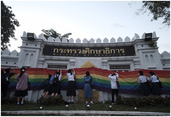 เปิดใจรับฟัง หาความต่าง '135 ปี' เครื่องแบบนักเรียนไทย