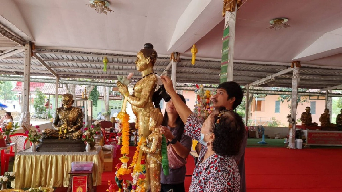 งวดที่แล้วได้โชค คนดวงเฮงแห่แก้บน "ไอ้ไข่" ที่วัดป่าพรหมยาน จ.ฉะเชิงเทรา