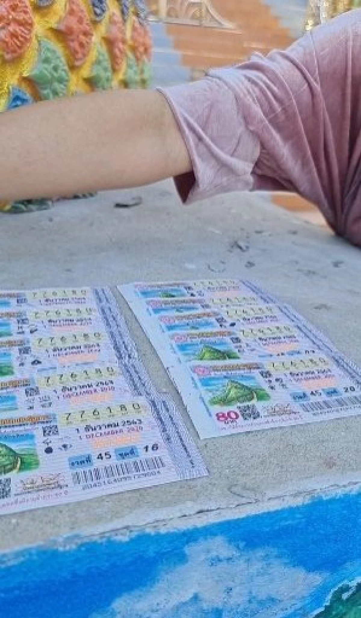 ไม่พลาดอีกแล้ว "เฟี้ยวฟ้าว" โชว์ลอตเตอรี่ ถูกถึง10ใบ