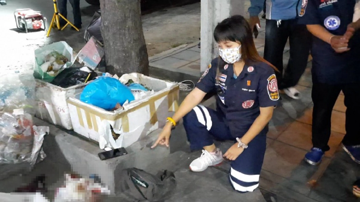 พบชายถูกทำร้ายบาดแผลฉกรรจ์นอนคว่ำดับปริศนา ถนนบรมราชชนนี 2/1