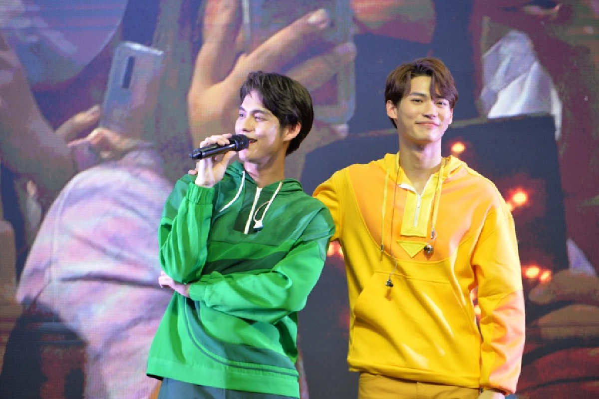 \"ไบร์ท-วิน\" เอาใจวัยทีนยุคนิวนอร์มัล เสิร์ฟ \"โออิชิ พลัส ซี\" เคี้ยวสนุก ได้ประโยชน์