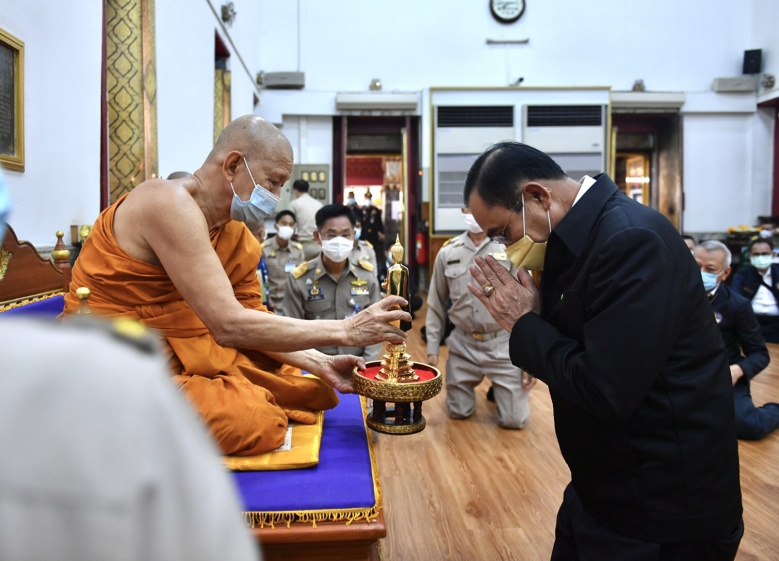 "พล.อ.ประยุทธ์" อารมณ์ดีพายเรือสบายใจ แม้บ่ายนี้ลุ้นศาลวินิจฉัยพ้นตำแหน่งหรือไม่