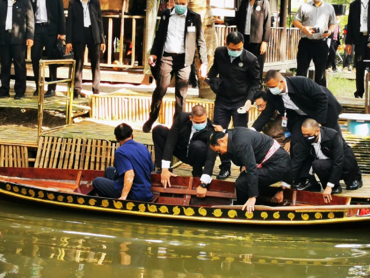 "พล.อ.ประยุทธ์" อารมณ์ดีพายเรือสบายใจ แม้บ่ายนี้ลุ้นศาลวินิจฉัยพ้นตำแหน่งหรือไม่