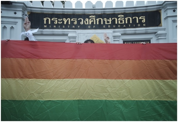 กระเทาะแก่นการศึกษาไทย ถ้าไม่สนใจเครื่องแบบนักเรียน