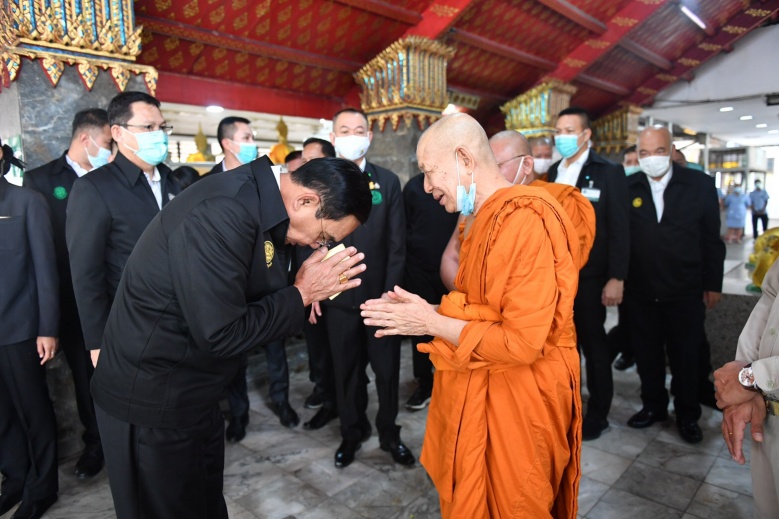 "พล.อ.ประยุทธ์" อารมณ์ดีพายเรือสบายใจ แม้บ่ายนี้ลุ้นศาลวินิจฉัยพ้นตำแหน่งหรือไม่