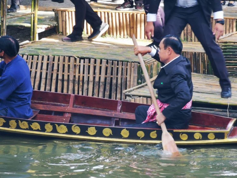"พล.อ.ประยุทธ์" อารมณ์ดีพายเรือสบายใจ แม้บ่ายนี้ลุ้นศาลวินิจฉัยพ้นตำแหน่งหรือไม่