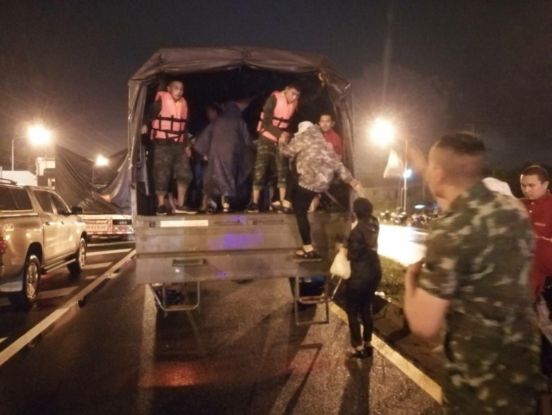 "บิ๊กตู่"สั่งกองทัพ เร่งสถาปนาการสื่อสาร เสริมกำลังเข้าช่วยประชาชนในพื้นที่วิกฤตน้ำท่วมใต้