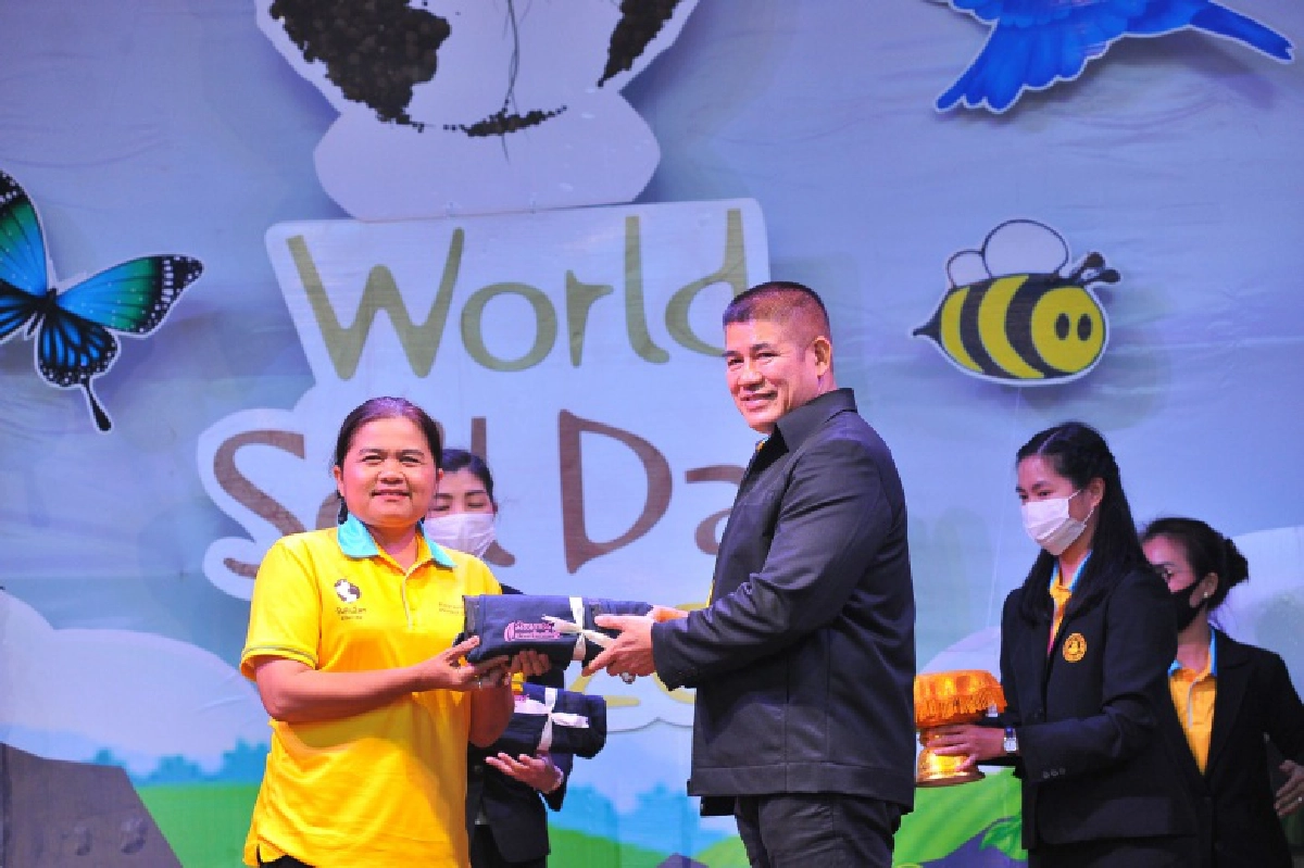 "ร.อ.ธรรมนัส" เปิดงานวันดินโลก ปี 2563 "Keep soil alive, protect soil biodiversity : รักษ์ปฐพี คืนชีวีที่หลากหลายให้ผืนดิน"