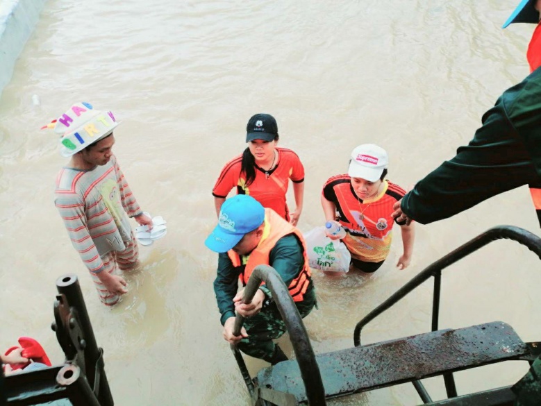 "บิ๊กตู่"สั่งกองทัพ เร่งสถาปนาการสื่อสาร เสริมกำลังเข้าช่วยประชาชนในพื้นที่วิกฤตน้ำท่วมใต้